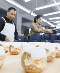 福建德化:虎年生肖瓷走俏