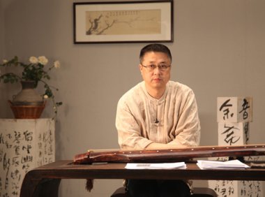古琴家、画家高建国专访:一弹流水一弹月,七弦琴上行墨云